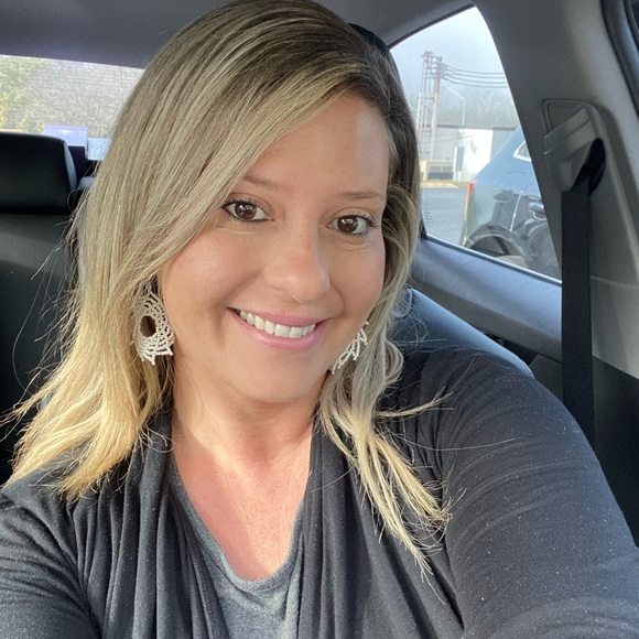 Meet your Posher, Sandie pearce - Picture 1 of 1